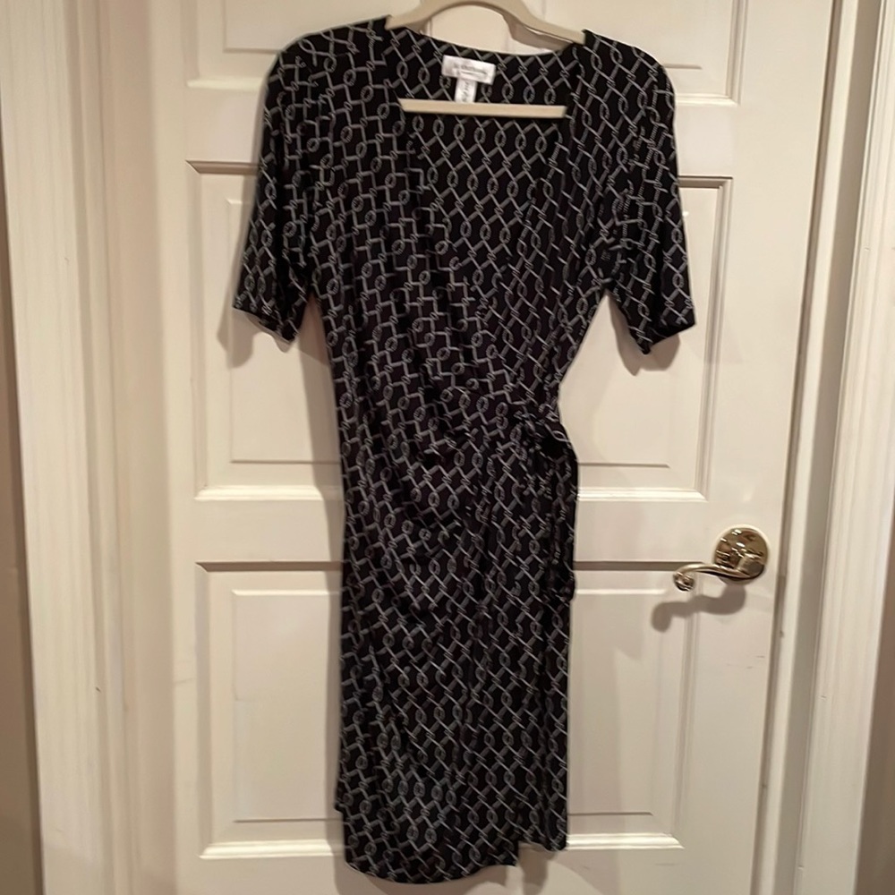 Motherhood maternity wrap dress dress size medium this is a beautiful dress